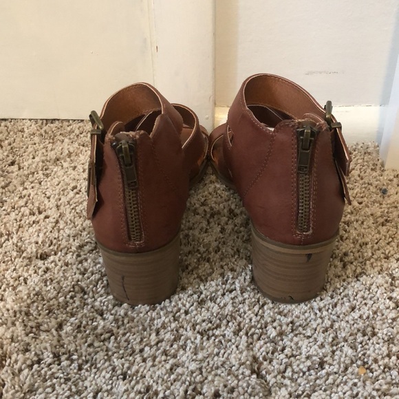 Sugar brown leather buckle block heels - Picture 4 of 4